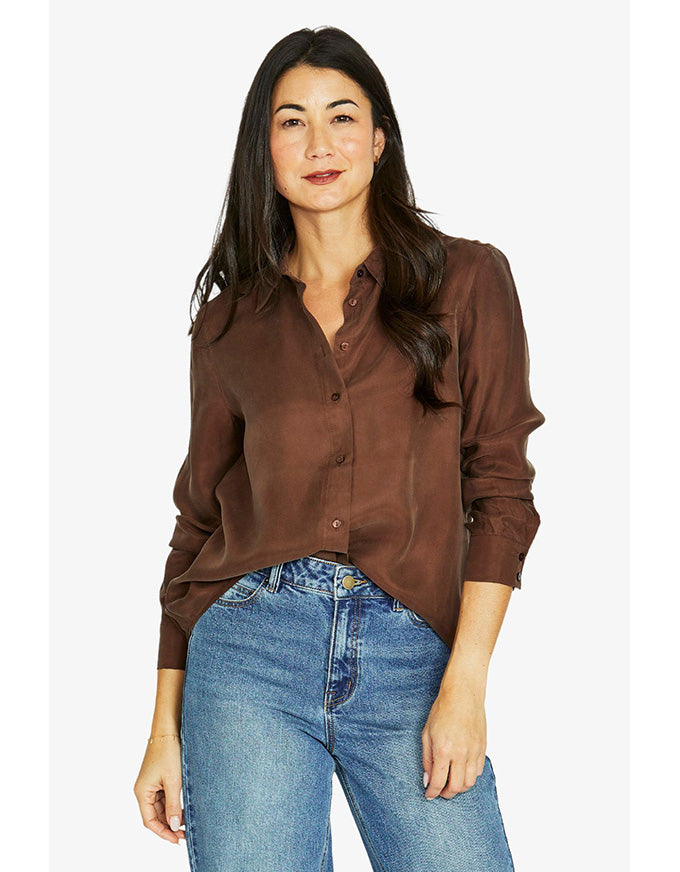 Cupro shirt in cocoa with button front, collar and long sleeves