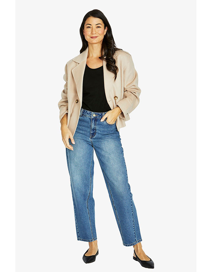 Crop coat in stone with double-breasted front, wide lapel collar and cropped length