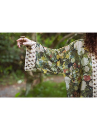 I Dream in Flowers Bamboo Cropped Kimono with Bees