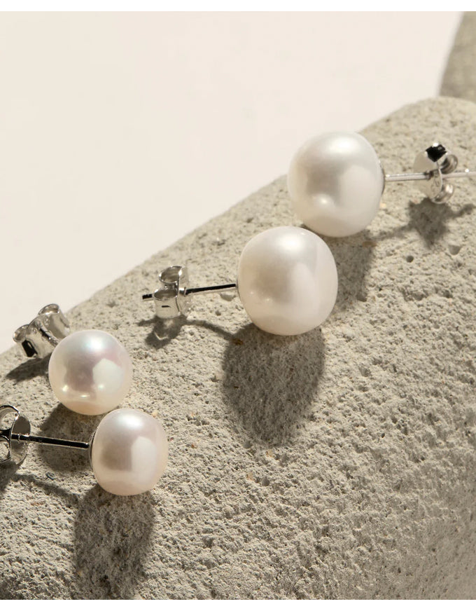 Button Pearl Stud Large