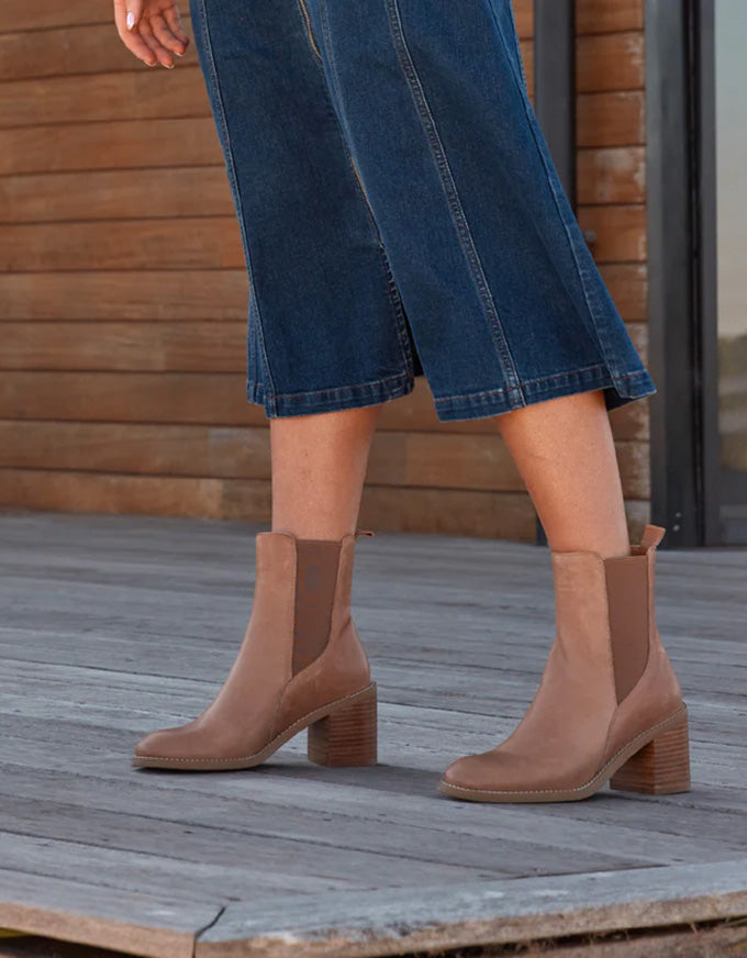Chai Ankle Boots Latte Leather