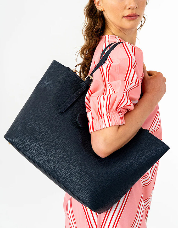 Carmine Tote Navy & Oyster