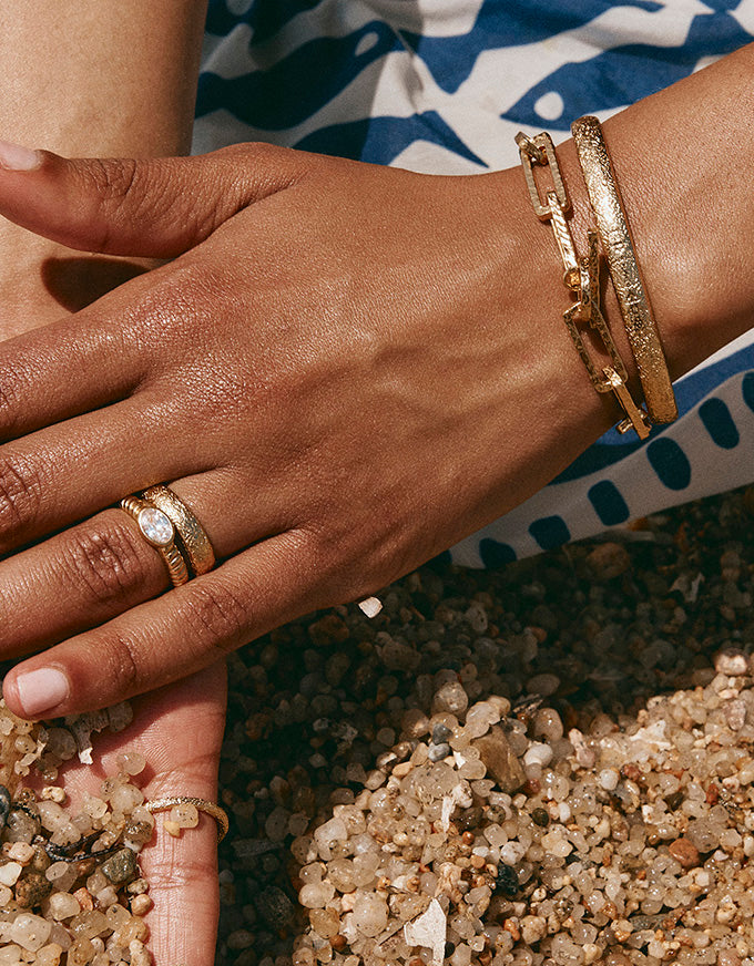 Oval Croissant Ring Gold