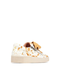 Sneaker with floral pattern and brown accents on a white background