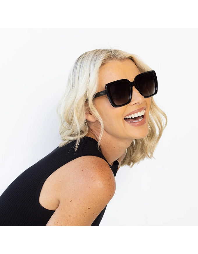 Mackenzie Sunglasses Black Smoke