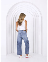 Theo Barrel Jeans - Light Wash Denim