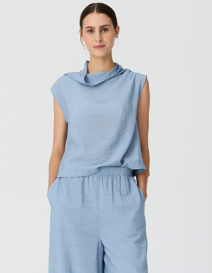 Made from a semi sheer crinkled fabric, the Fennel Cowl Neck Top has a beautiful draped silhouette.