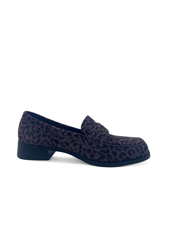 loafer with leopard print pattern