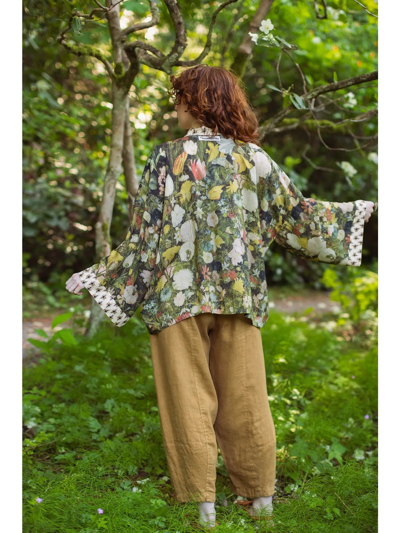 I Dream in Flowers Bamboo Cropped Kimono with Bees