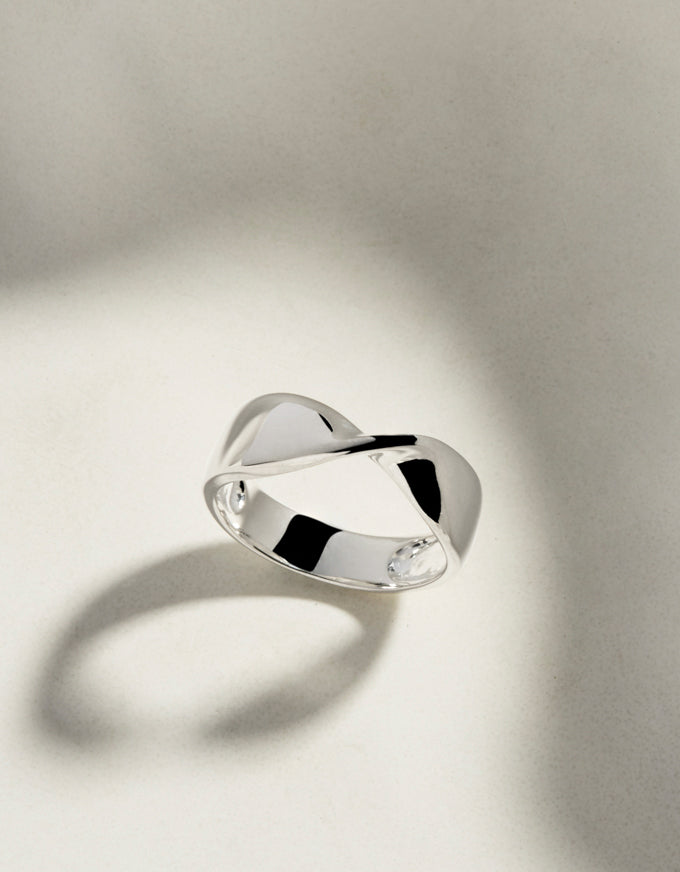 Muse Silver Single Twist Ring