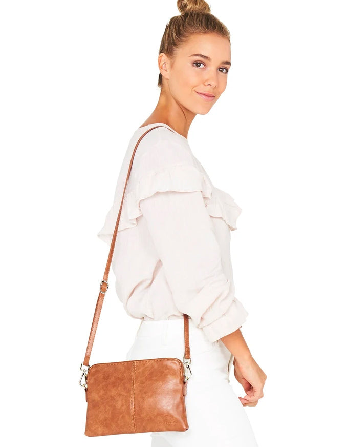 The Bowery Wallet is so much more than just a wallet! With its detachable and adjustable strap, this piece can be used as a clutch, shoulder bag or cross body bag!