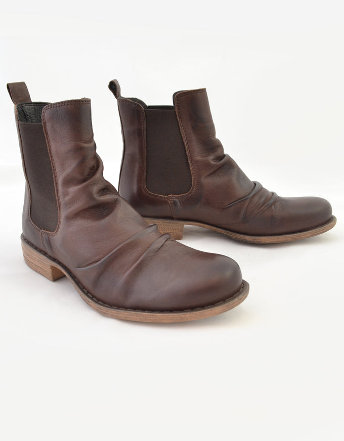 Willo Ankle Boots Chestnut.